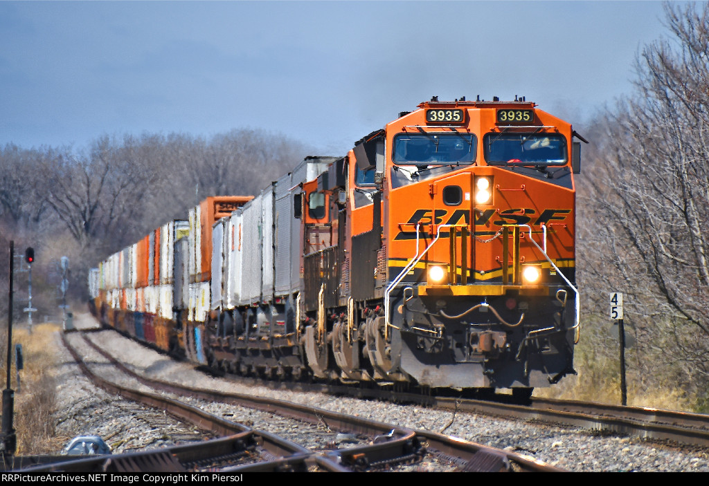 BNSF 3935